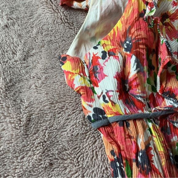 Floral Ruffle Blouse - Multicolor - Picture 6 of 6